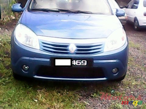 2010' Renault Sandero photo #1