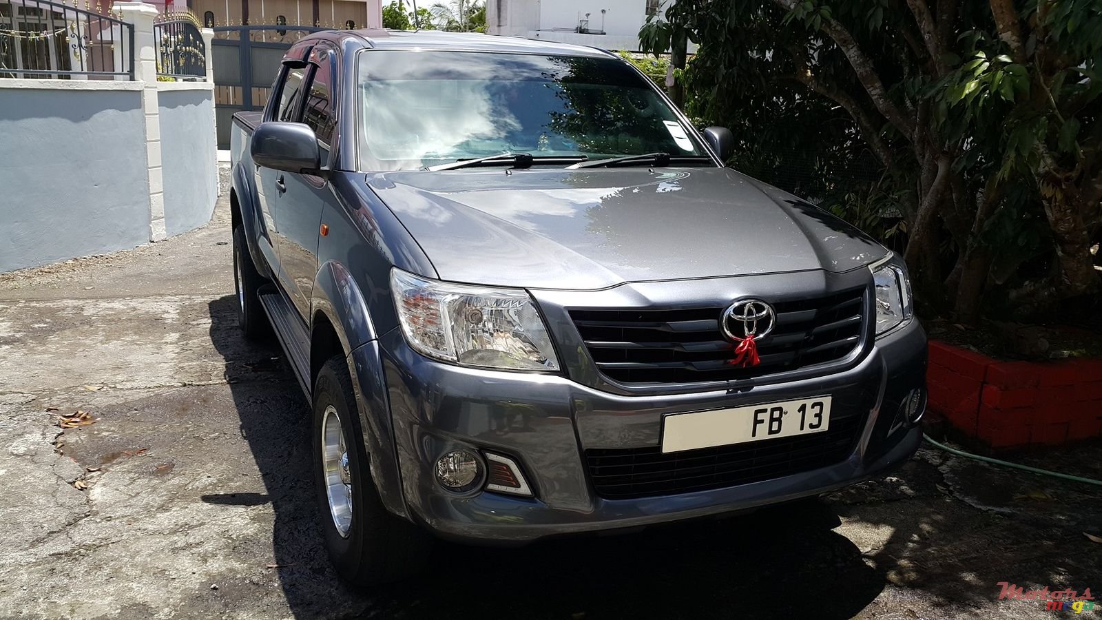 2013' Toyota Hilux photo #1