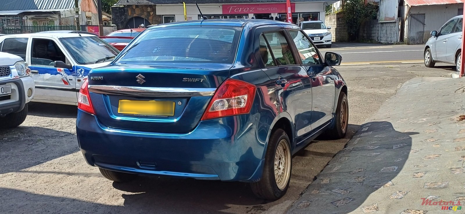 2013' Suzuki Swift Dsire photo #4