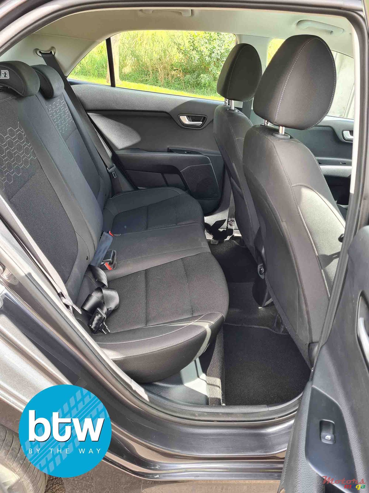 2017' Kia Rio photo #4