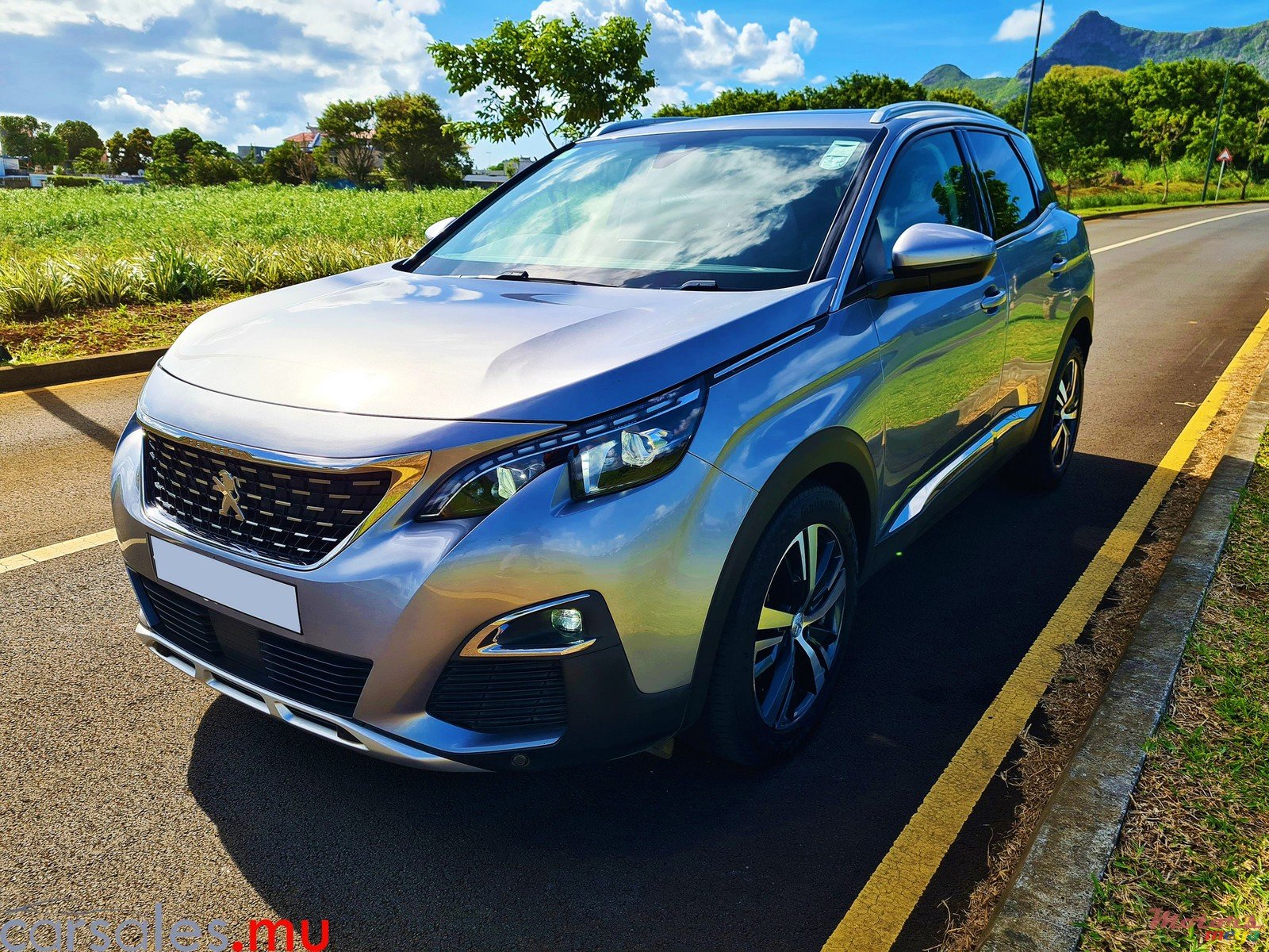 2018' Peugeot 3008 1.2 Allure photo #2