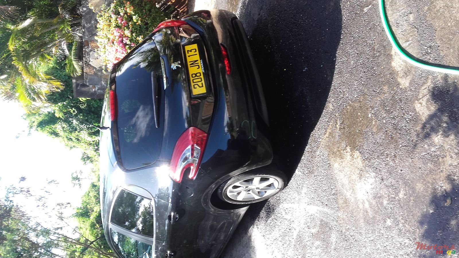 2013' Peugeot 208 photo #2