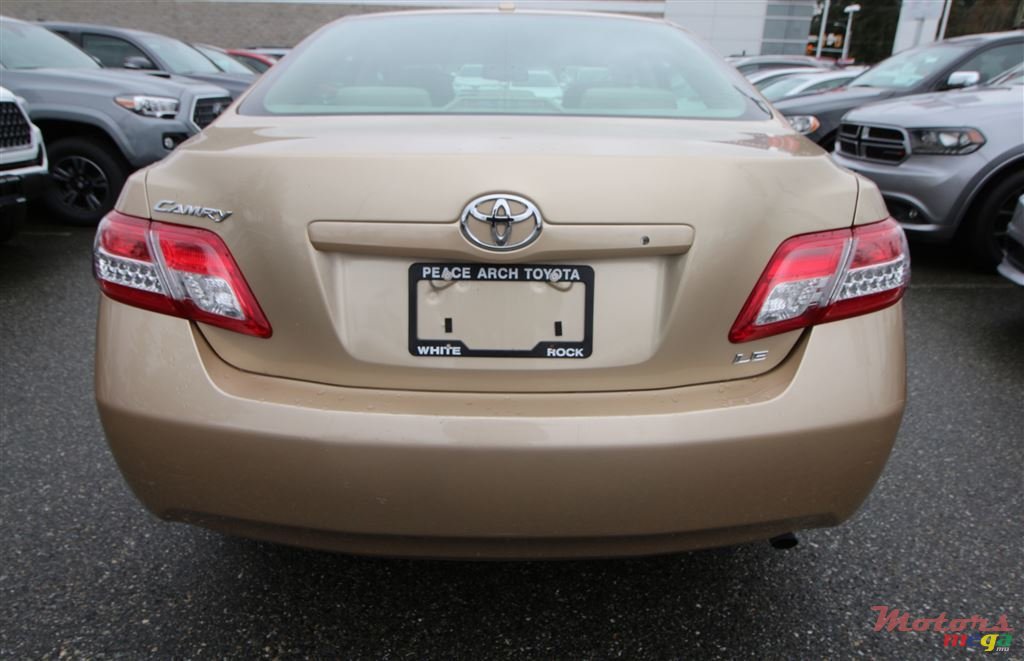 2011' Toyota photo #6