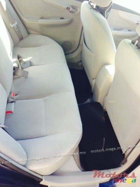 2006' Toyota Axio ZV 06 photo #3