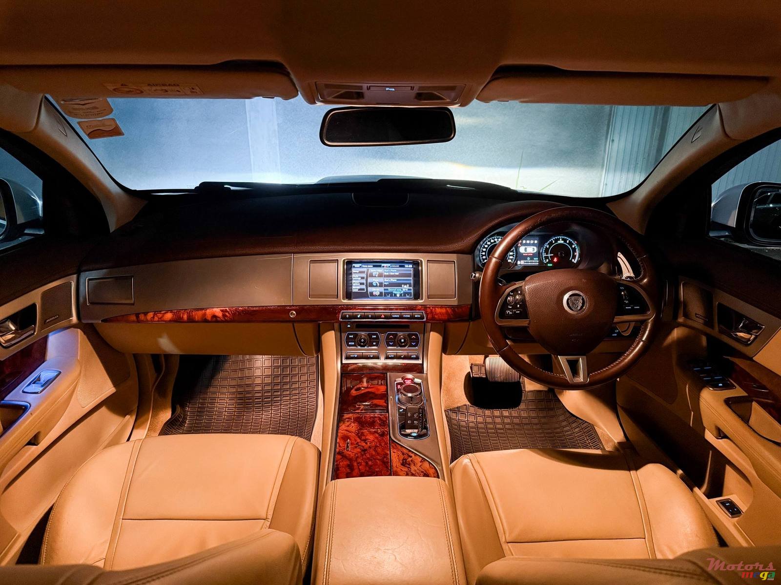 2016' Jaguar XF photo #4