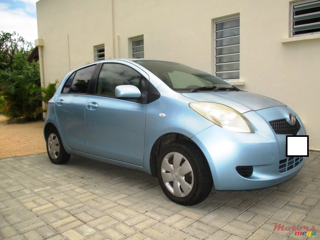 2006' Toyota Vitz photo #1