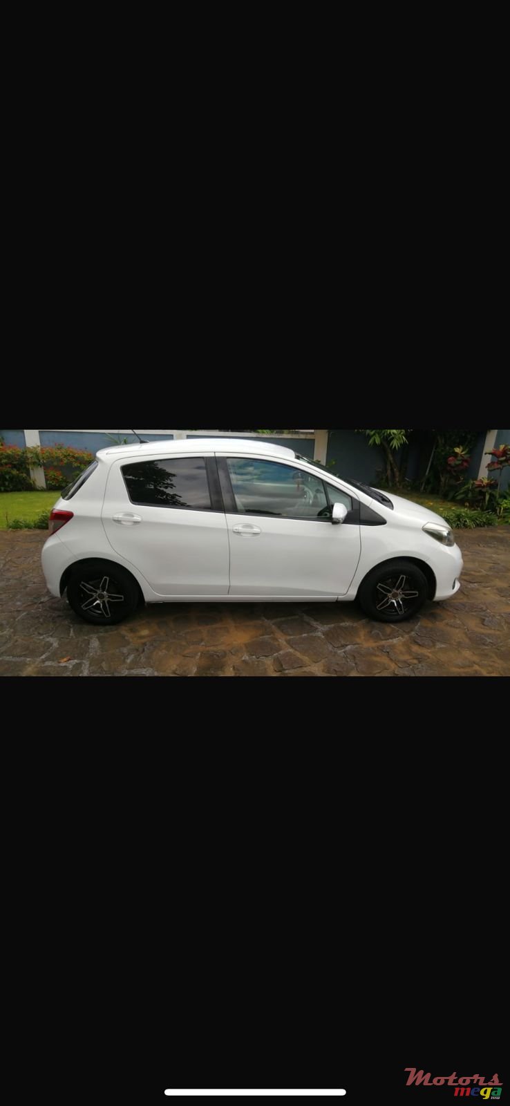 2011' Toyota Vitz photo #1