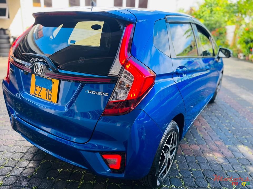 2016' Honda Fit hatch back photo #3