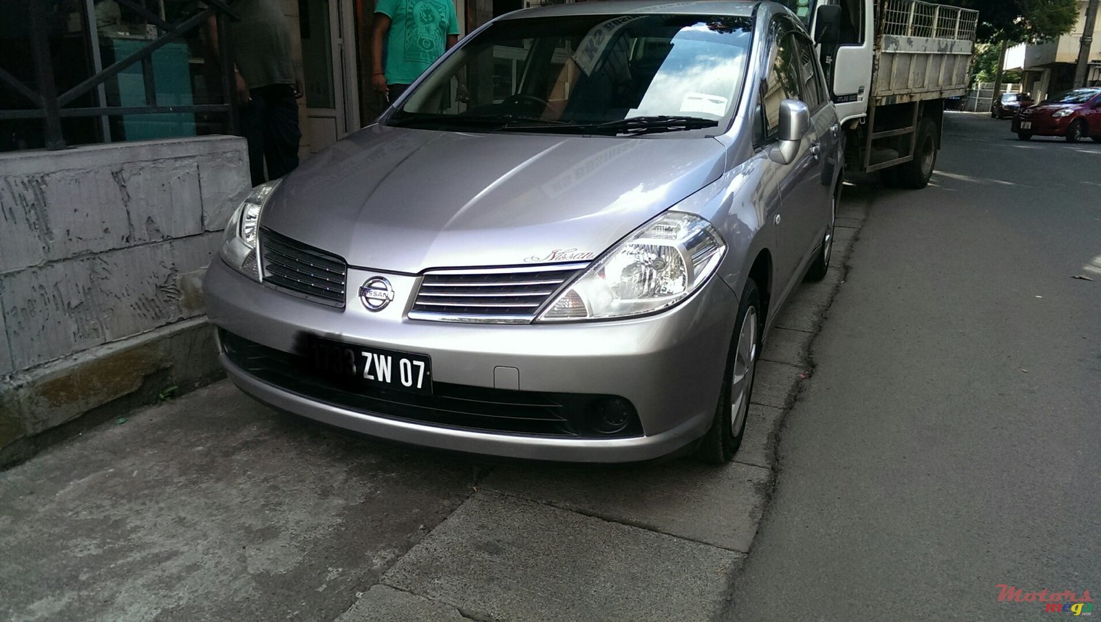 2007' Nissan Tiida photo #1