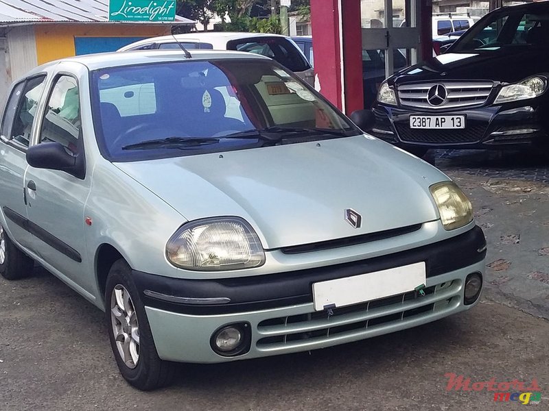 1999' Renault Clio photo #1