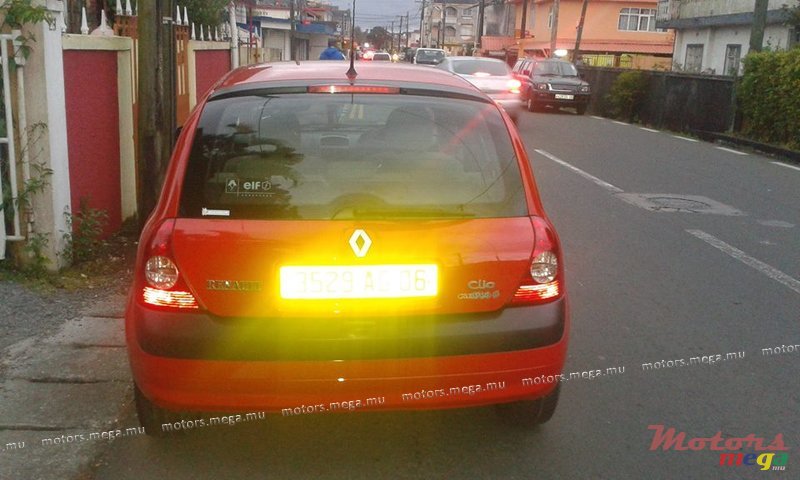 2006' Renault Clio photo #2