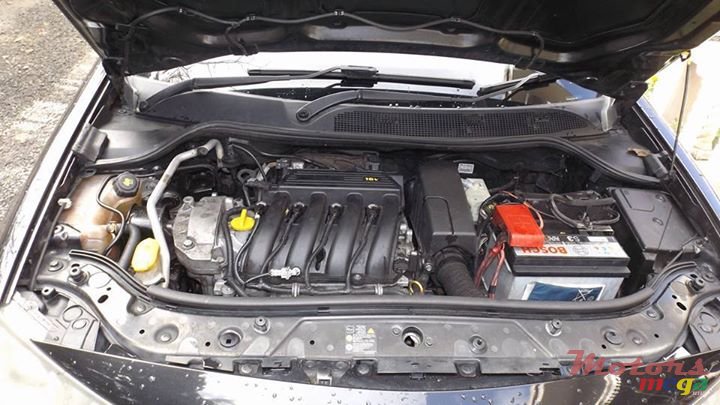2009' Renault Megane photo #7