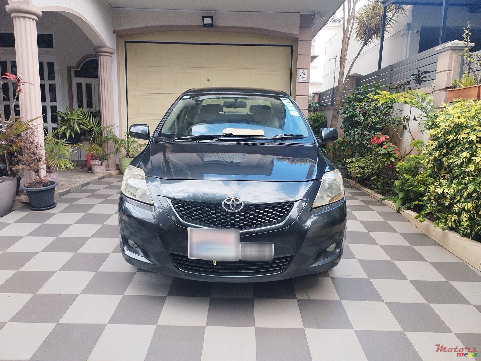 2009' Toyota Yaris photo #1