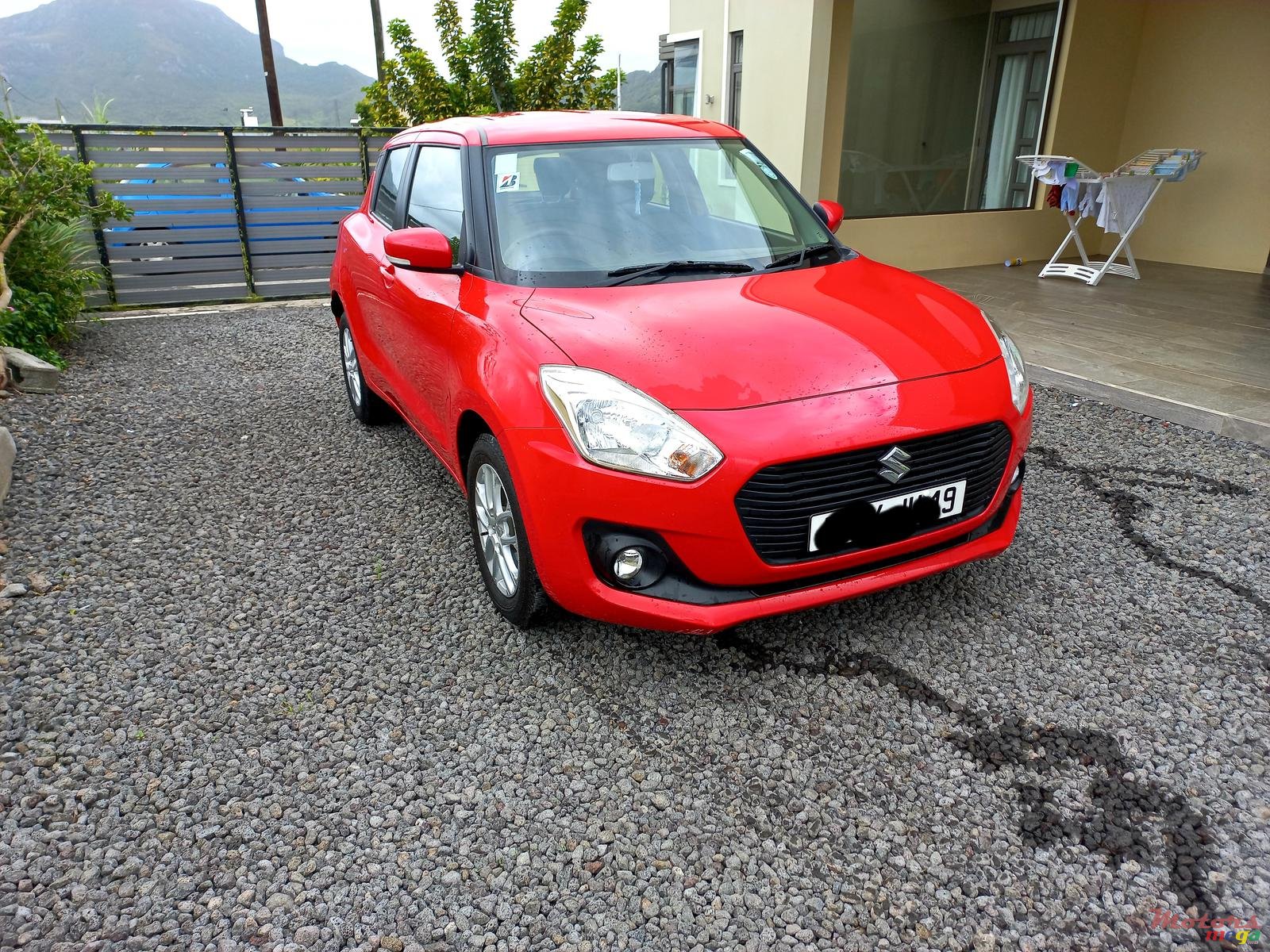 2019' Suzuki Swift photo #2