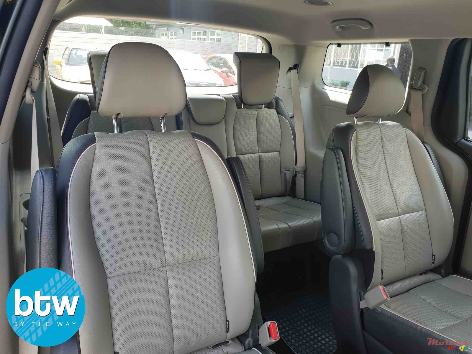 2015' Kia Carnival photo #4