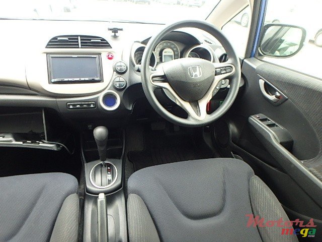 2012' Honda Fit Hybrid photo #3