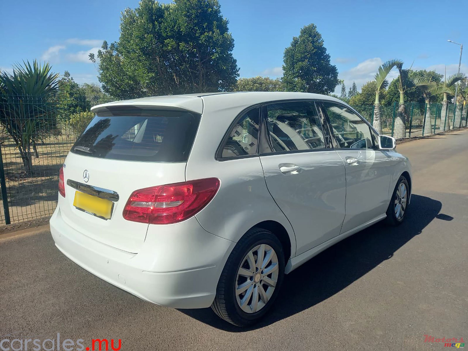 2013' Mercedes-Benz B 180 1.6 photo #4