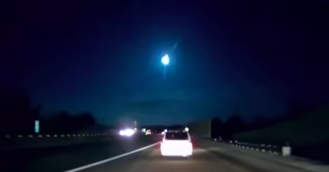 Meteor over Michigan caught on dashcams