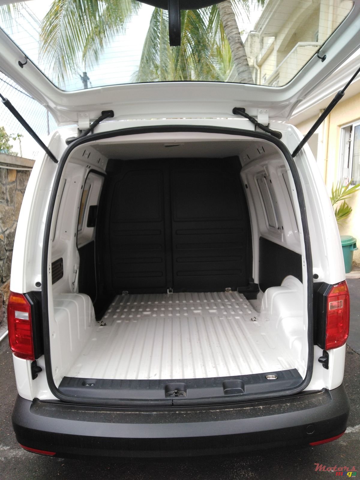 2018' Volkswagen Caddy Panel Van photo #3