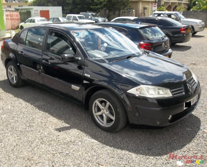 2004' Renault Megane photo #2