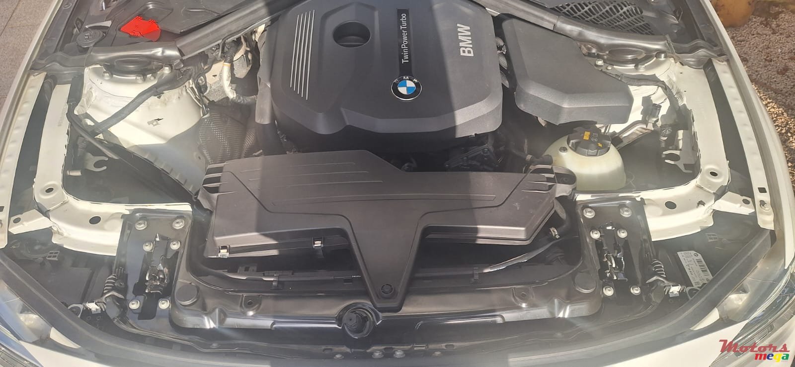 2016' BMW 3 Series photo #2