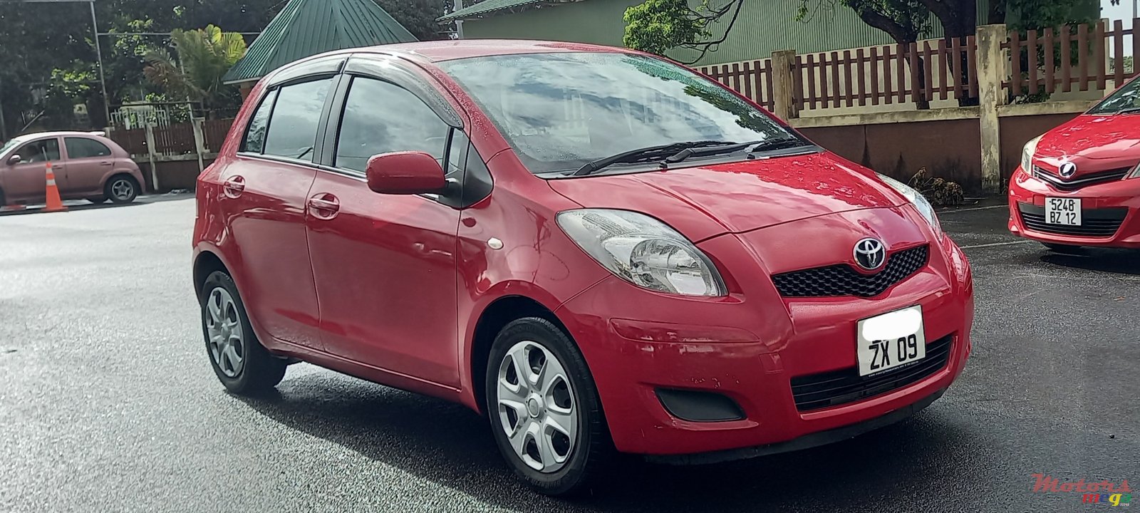 2009' Toyota Yaris photo #2