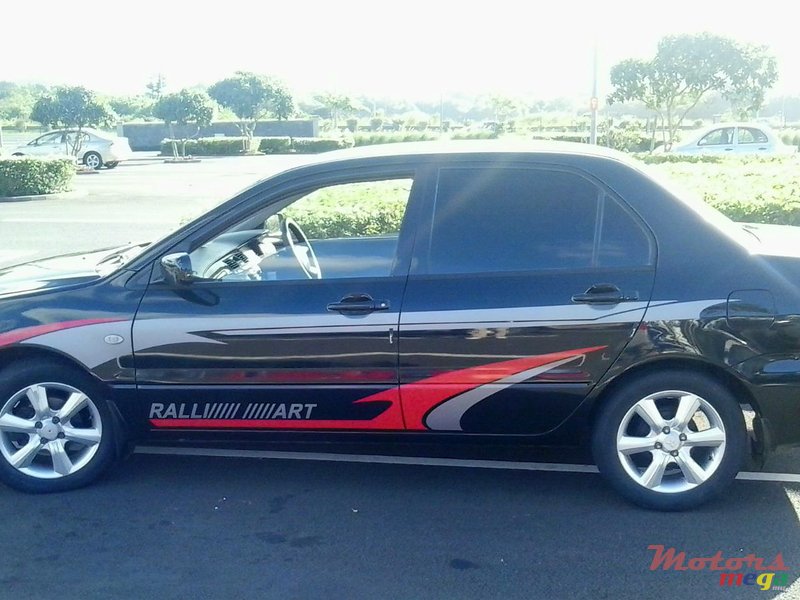 2004' Mitsubishi Lancer photo #3