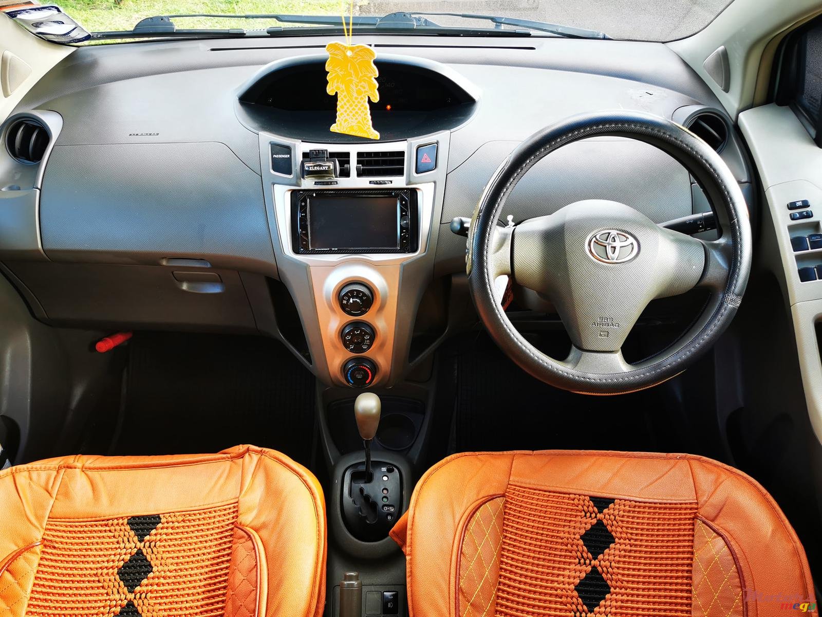 2008' Toyota Vitz photo #4