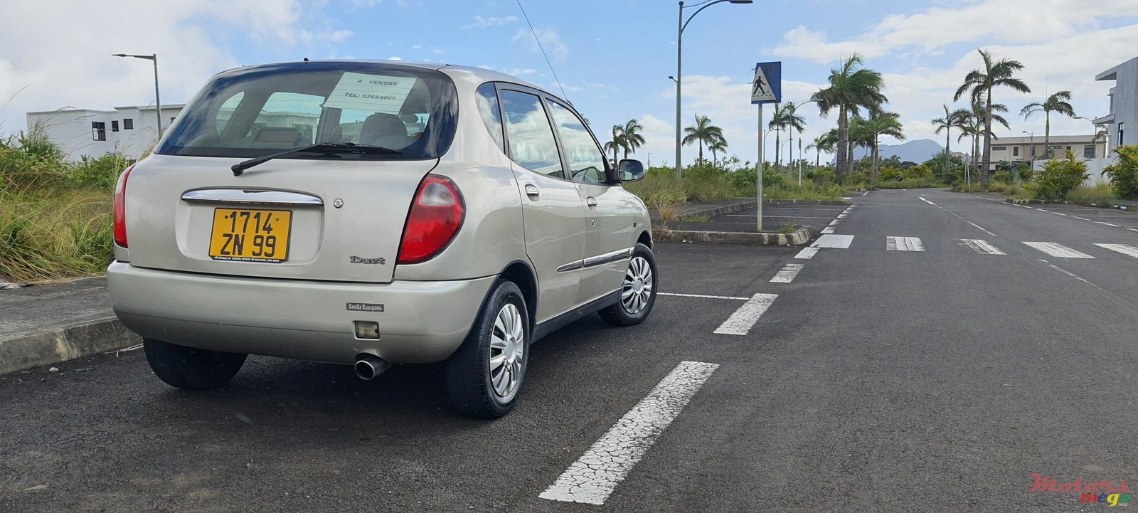 1999' Toyota Duet photo #2