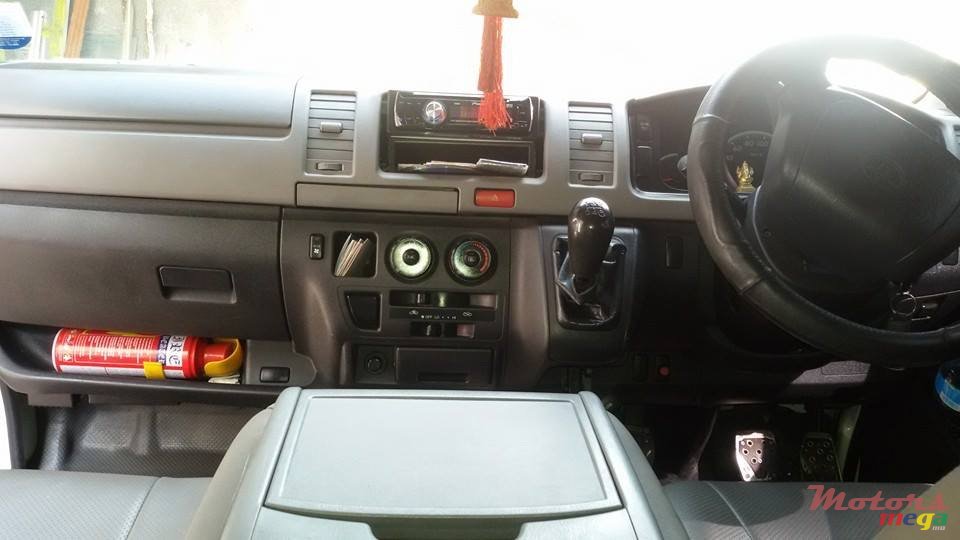 2010' Toyota HiAce photo #3
