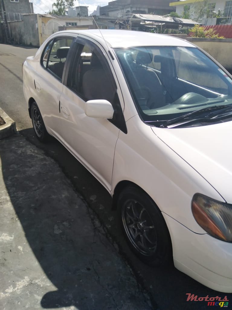 2000' Toyota photo #3