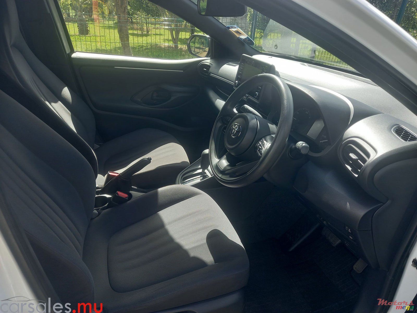 2021' Toyota Yaris 1.5 Hybrid photo #6