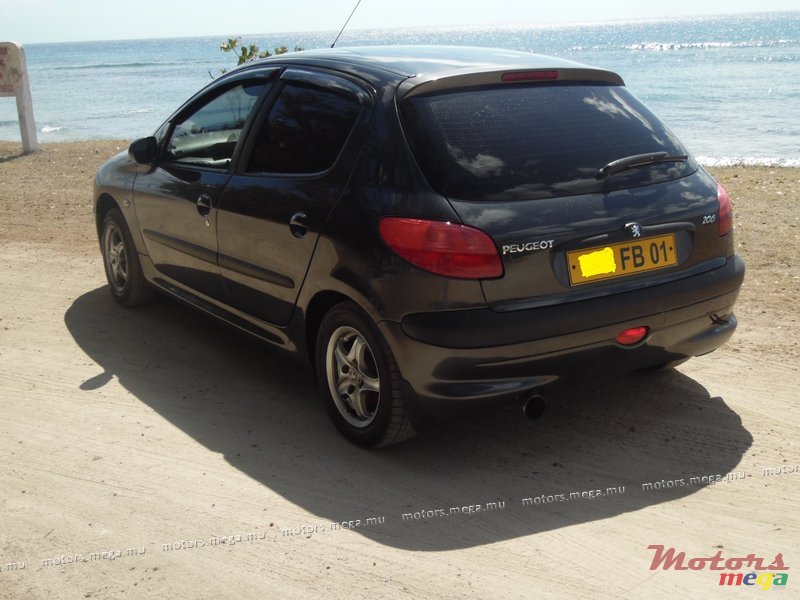 2001' Peugeot photo #3