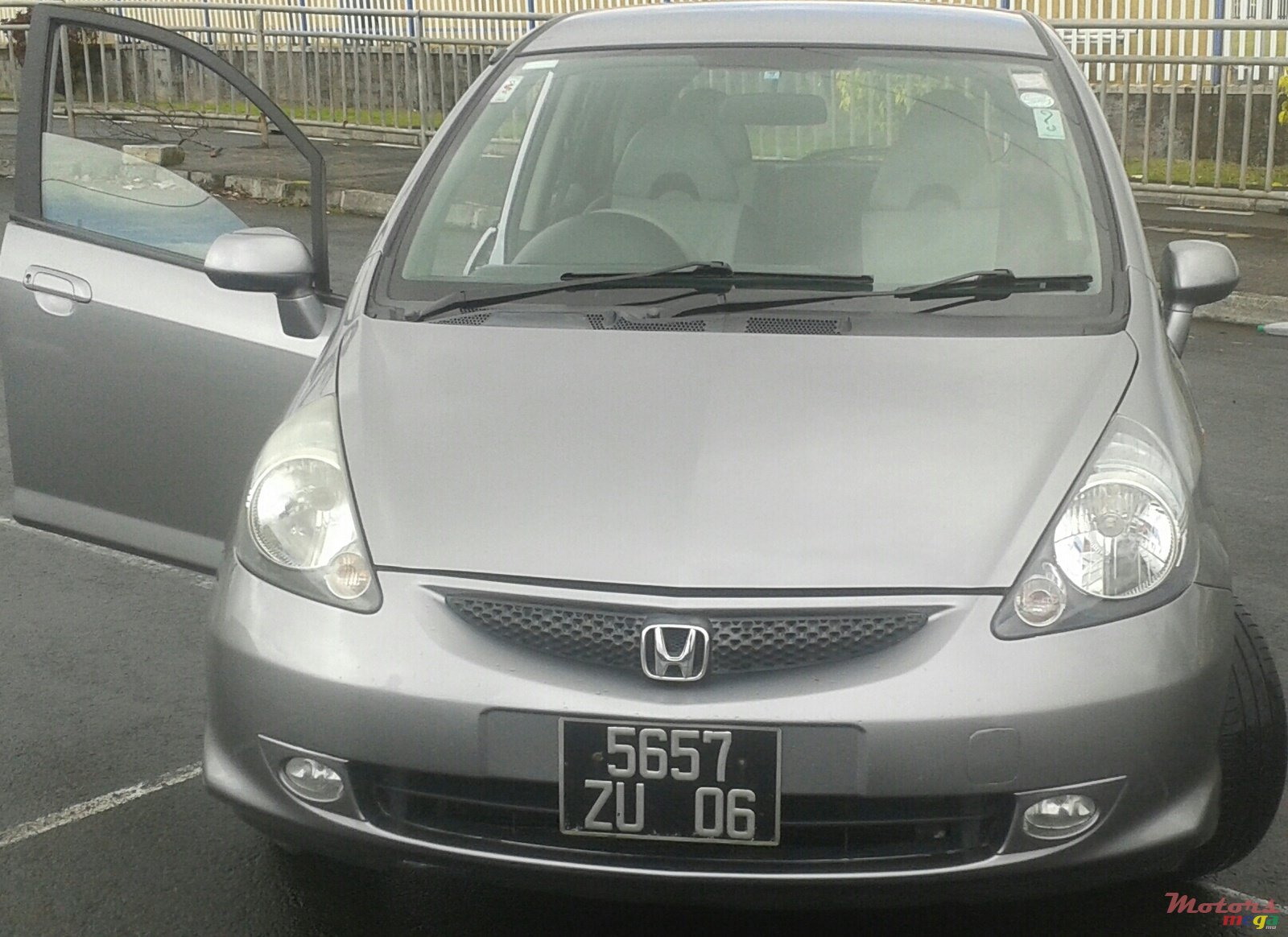 2006' Honda Fit photo #1