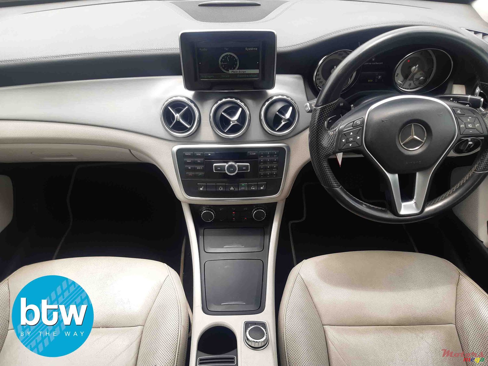 2015' Mercedes-Benz GLA-Class photo #6