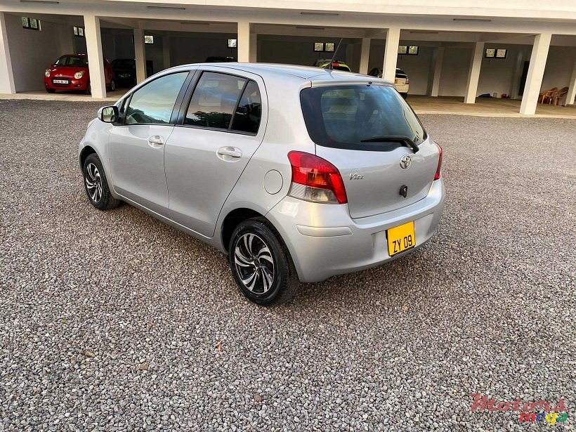 2009' Toyota vitz 1300cc photo #7