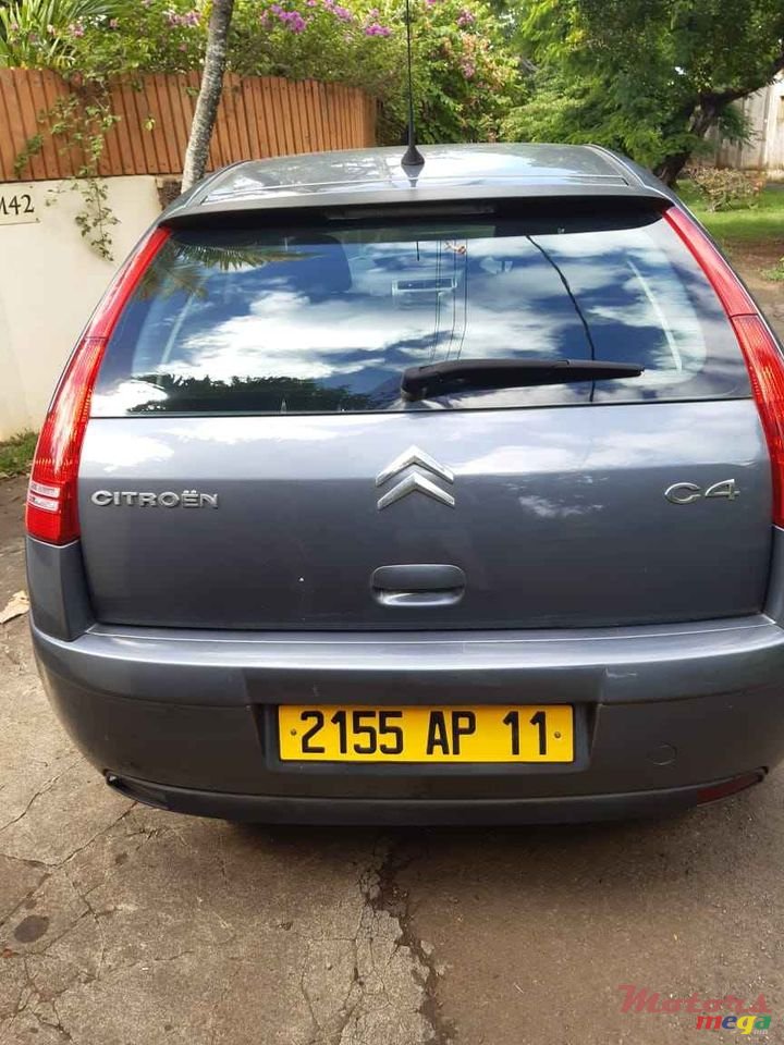 2011' Citroen C4 photo #2