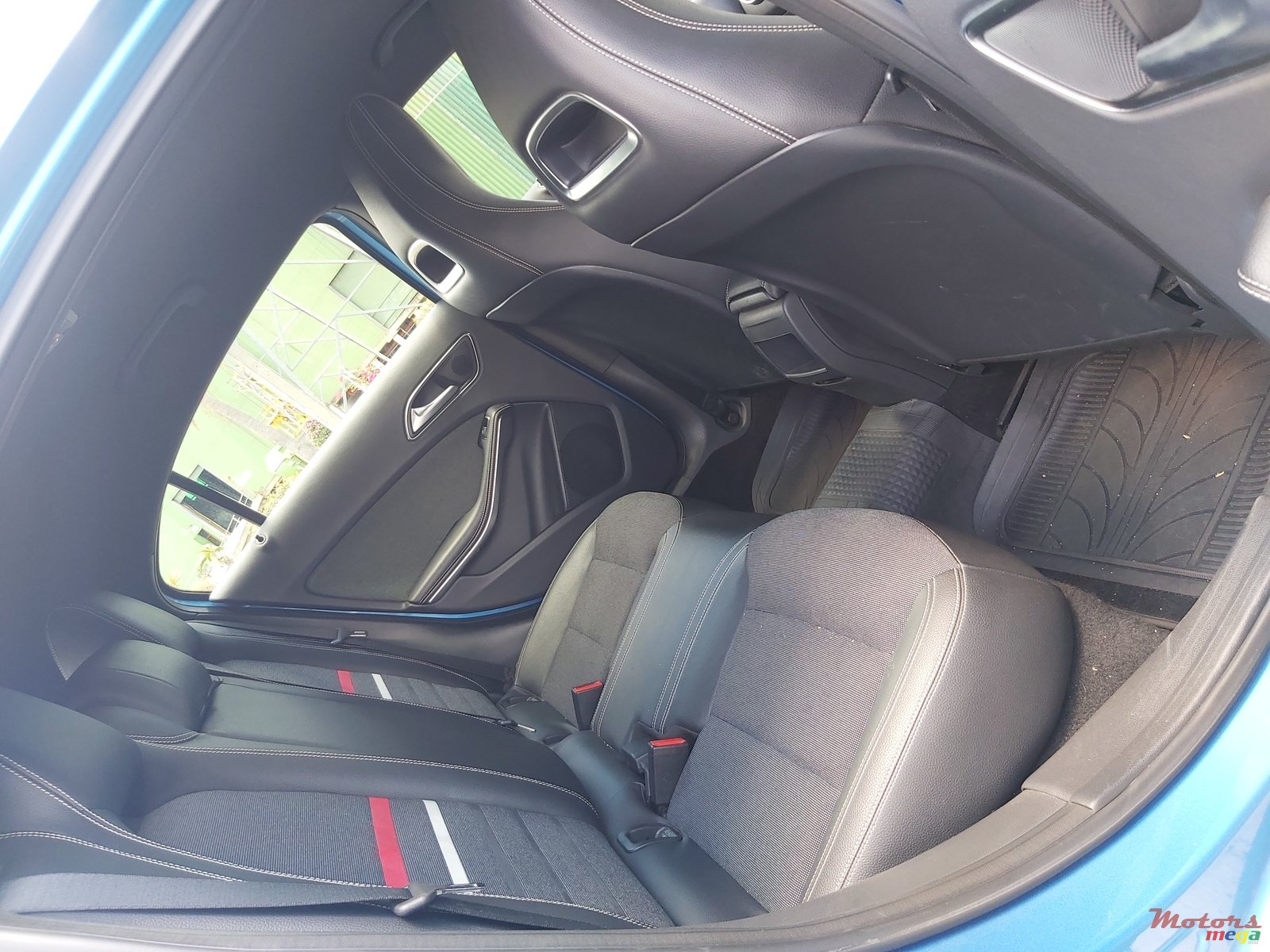 2015' Mercedes-Benz A 200 photo #5