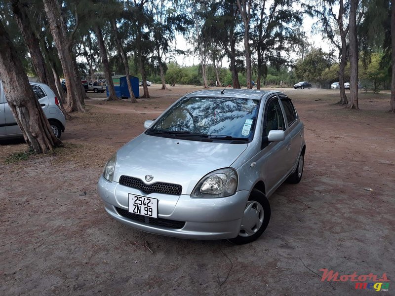 1999' Toyota Vitz photo #4