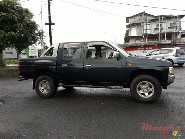 1993' Nissan 4x4 photo #4