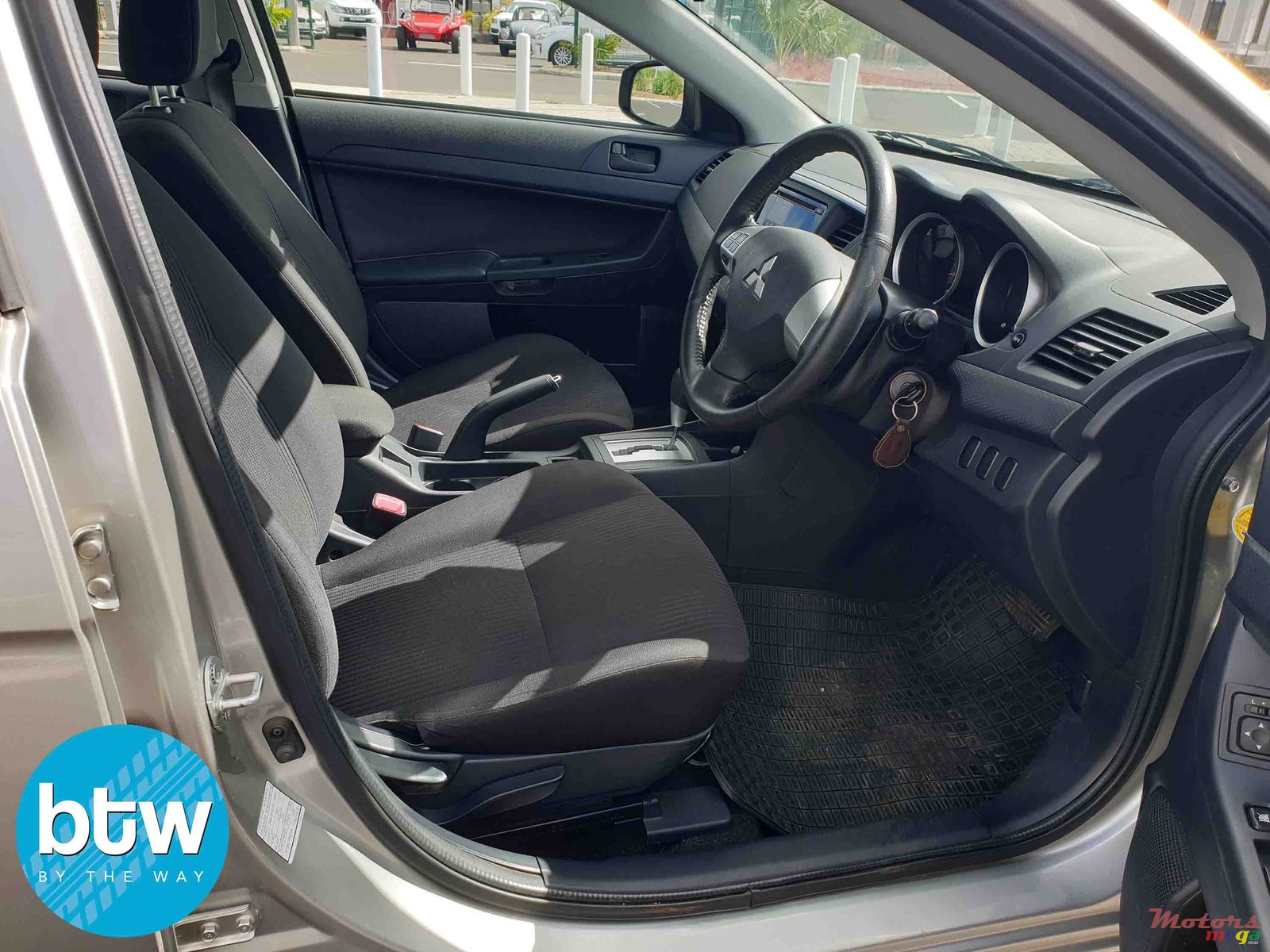 2014' Mitsubishi Lancer Ex photo #5