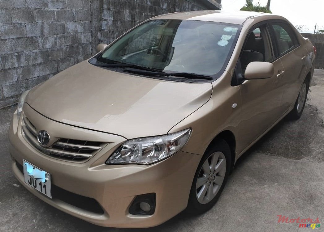 2011' Toyota Corolla photo #2