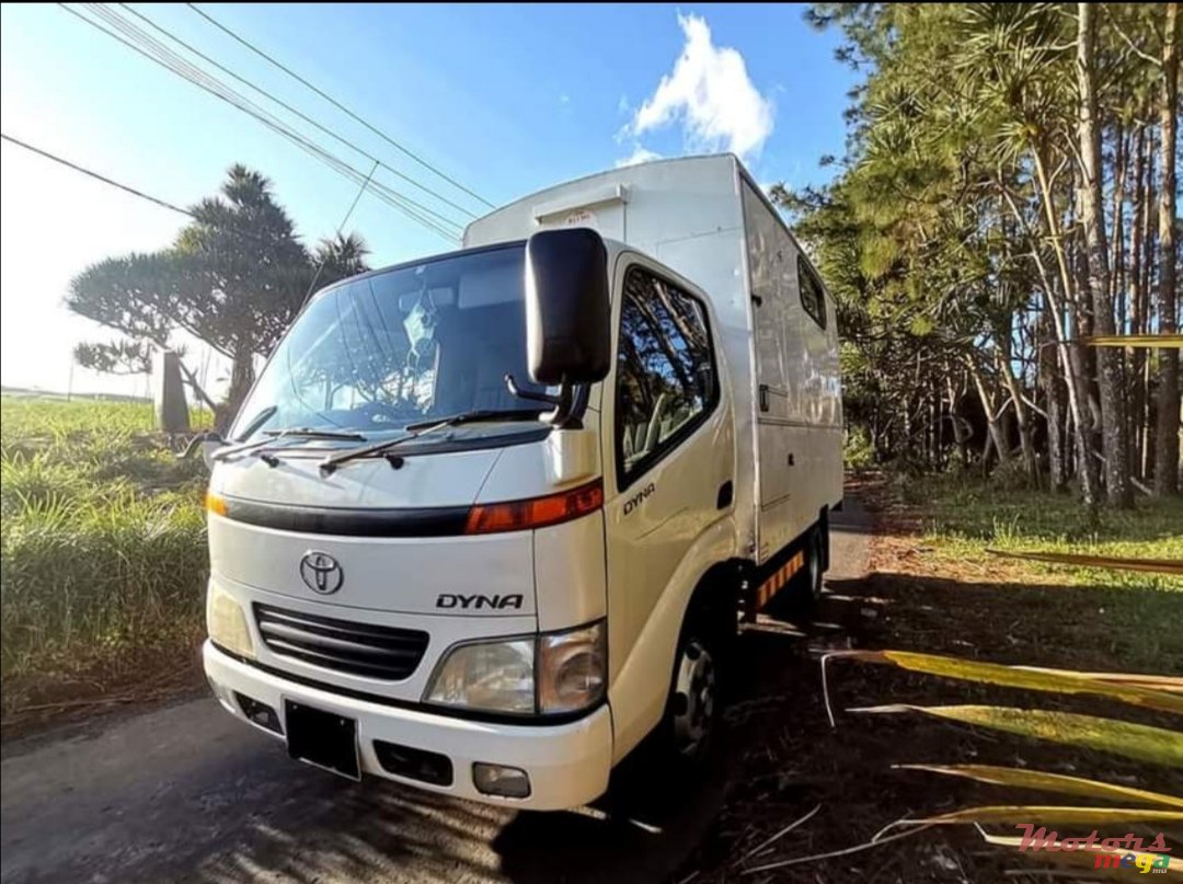 2000' Toyota Dyna photo #2