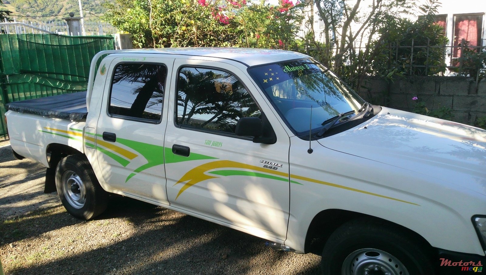 2003' Toyota Hilux photo #2