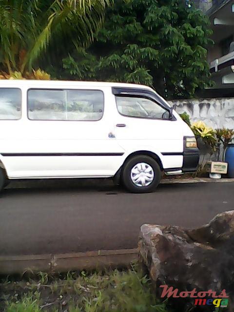 2003' Toyota HiAce 15 places photo #2