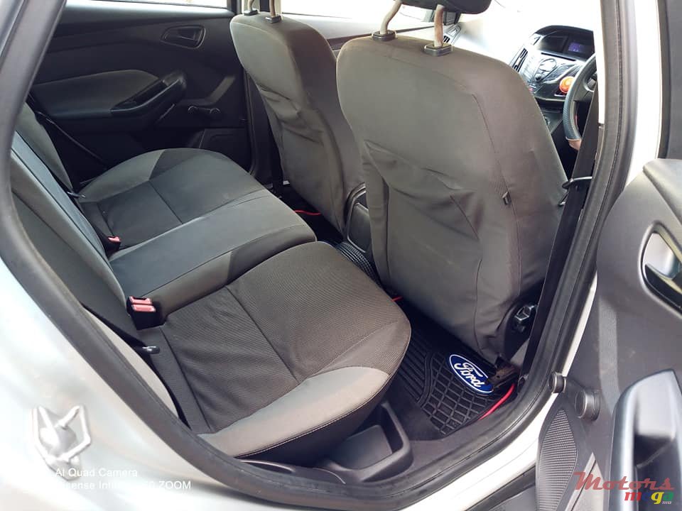 2012' Ford Focus photo #6