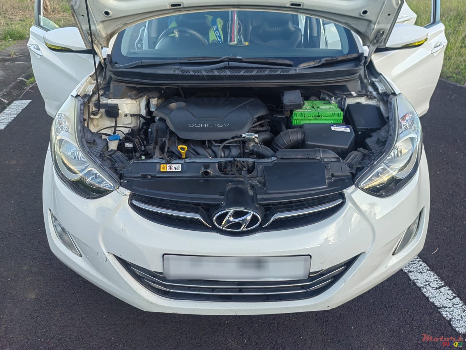 2012' Hyundai Elantra photo #6