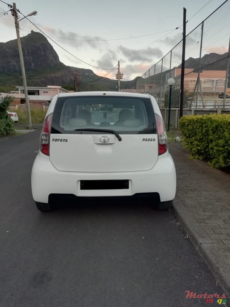 2005' Toyota Passo photo #2