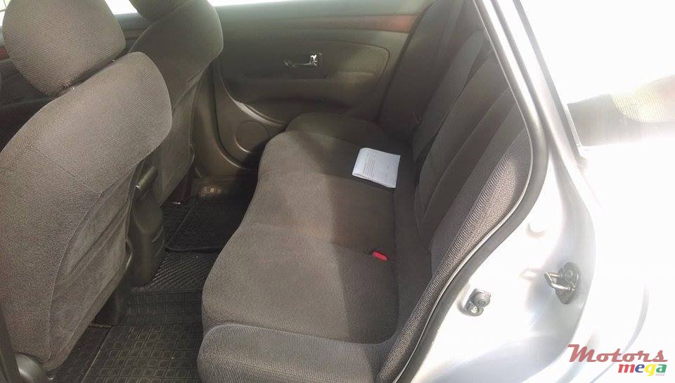 2006' Nissan Bluebird Sylphy photo #4