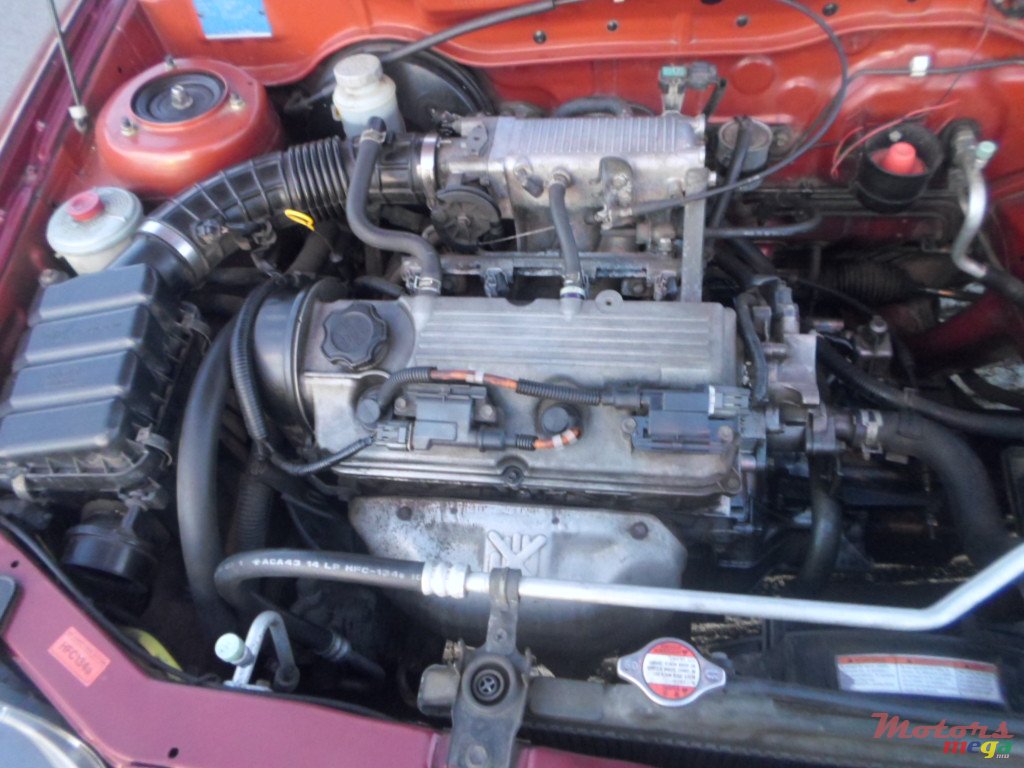 2001' Suzuki Baleno photo #5